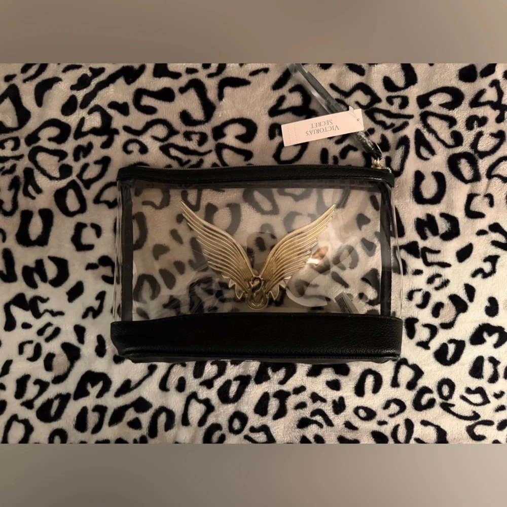 (2) Victoria's Secret travel make up bags - NWT 🖤💛